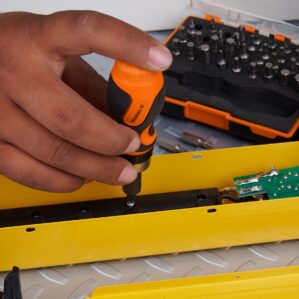 Desarmador tipo trompo con matraca 37 piezas