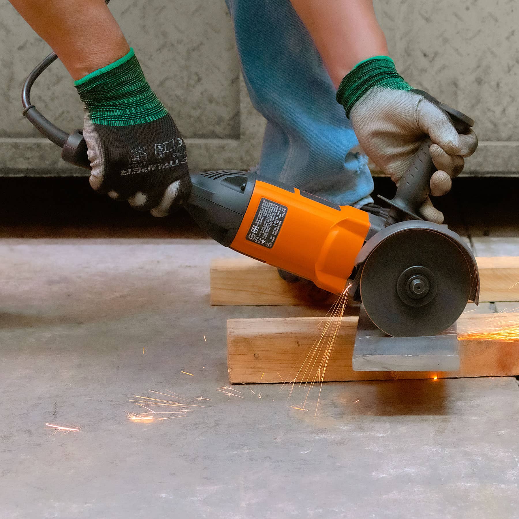 Esmeriladora angular 4-1/2" profesional 1300W